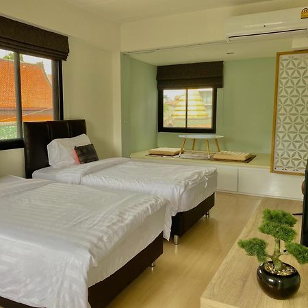 Baan Ploy In (Adults Only) Hostel Chiang Mai Exterior photo