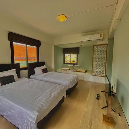 Baan Ploy In (Adults Only) Hostel Chiang Mai Exterior photo