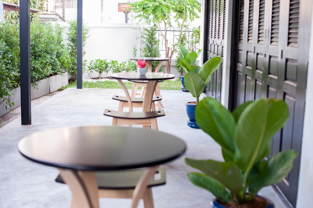 Baan Ploy In (Adults Only) Hostel Chiang Mai Exterior photo