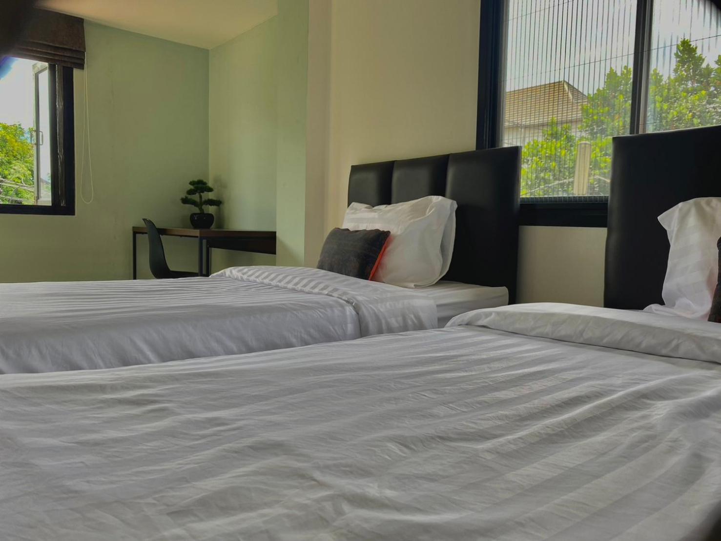 Baan Ploy In (Adults Only) Hostel Chiang Mai Exterior photo