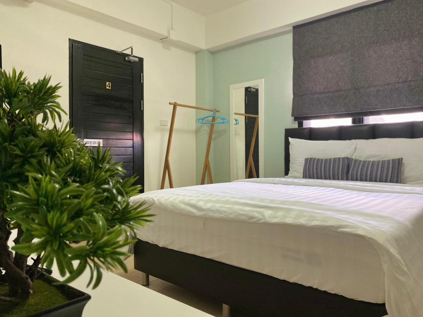 Baan Ploy In (Adults Only) Hostel Chiang Mai Exterior photo