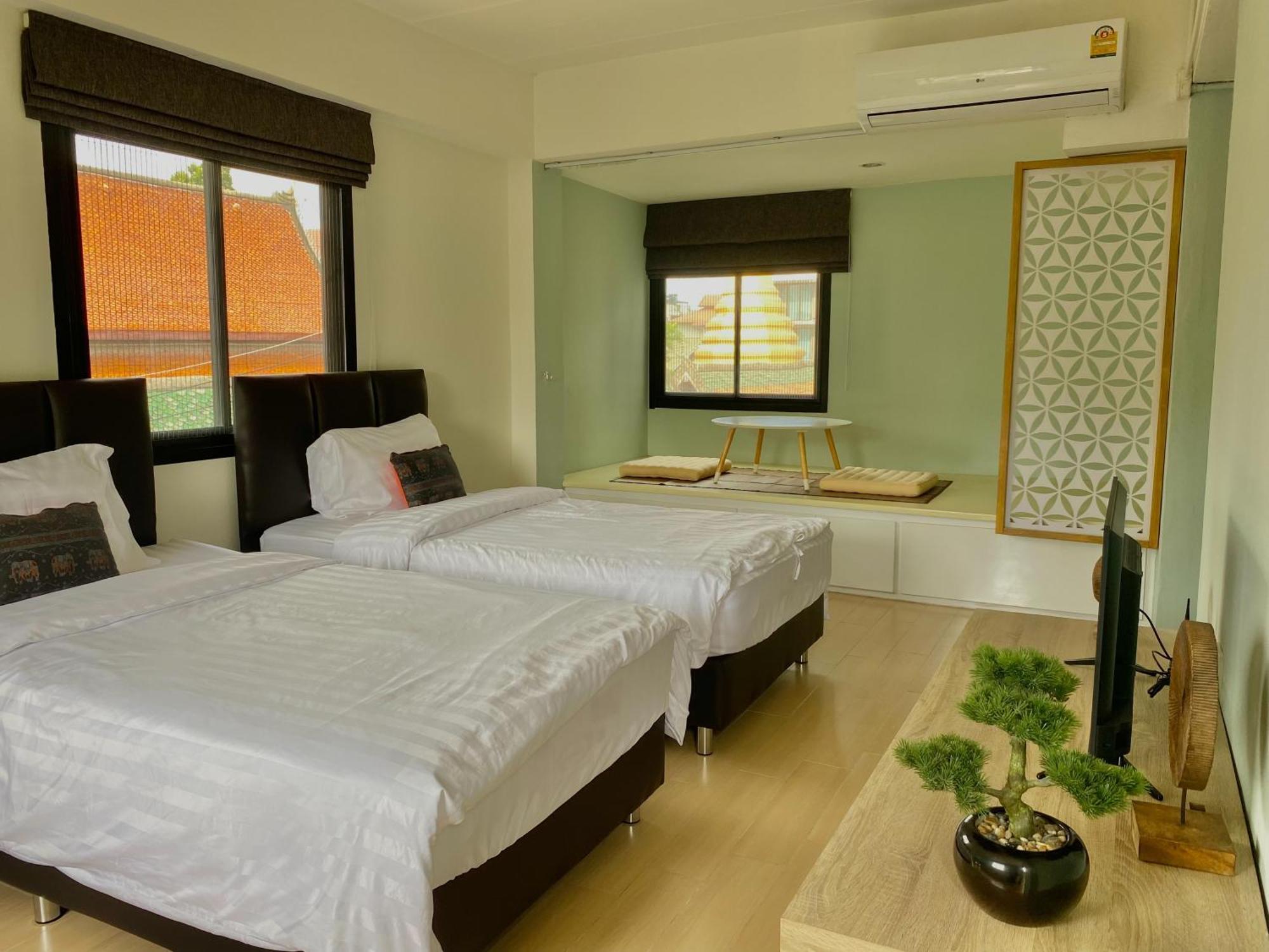 Baan Ploy In (Adults Only) Hostel Chiang Mai Exterior photo