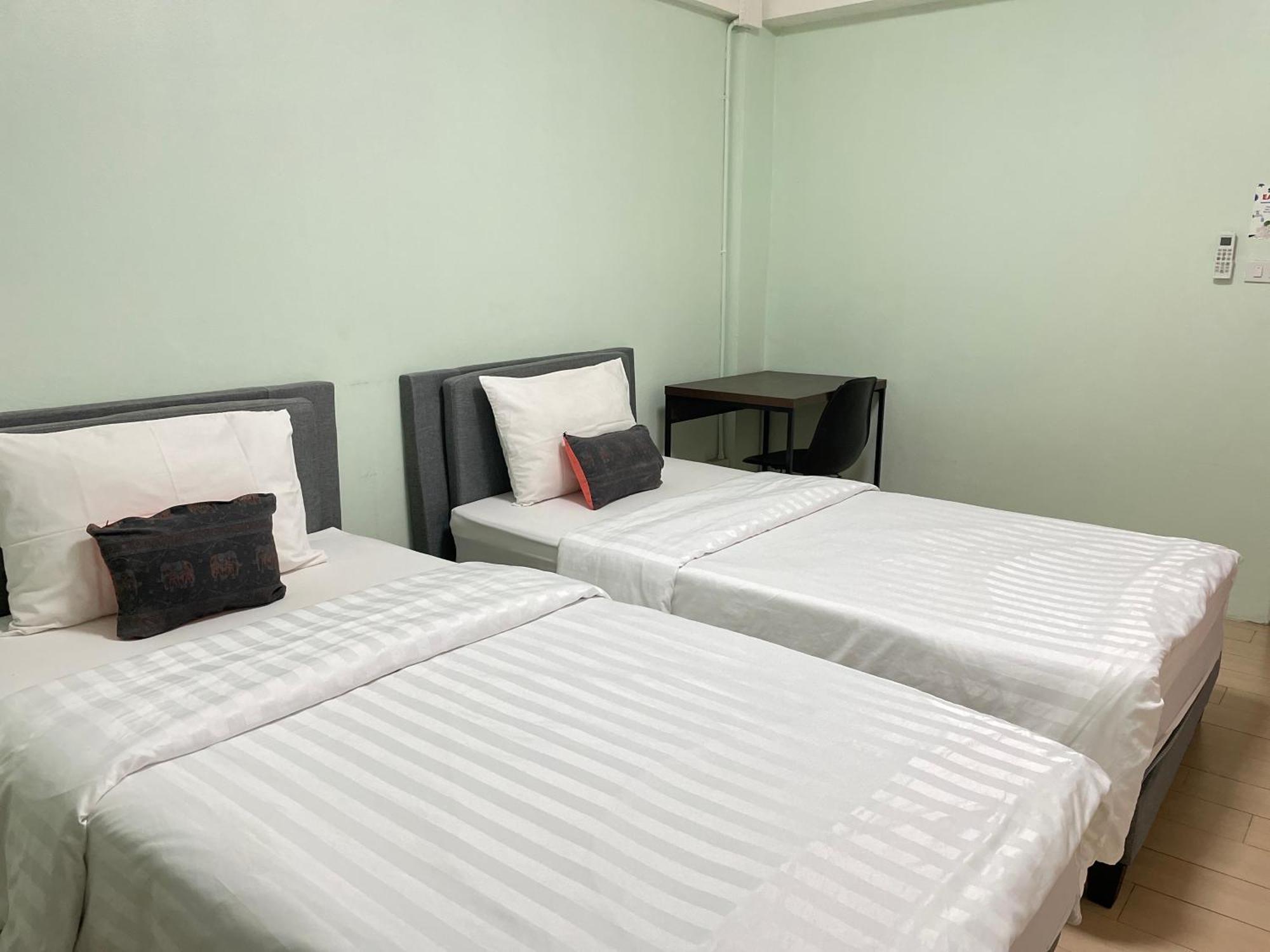 Baan Ploy In (Adults Only) Hostel Chiang Mai Exterior photo