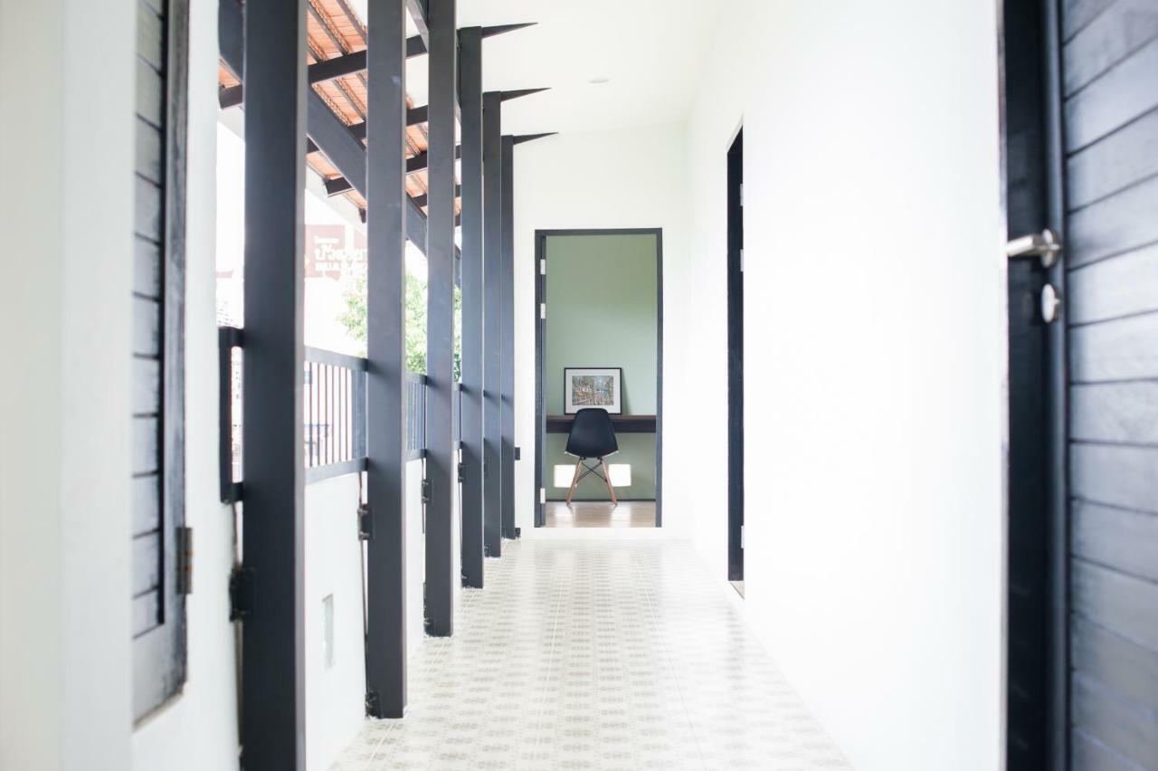 Baan Ploy In (Adults Only) Hostel Chiang Mai Exterior photo