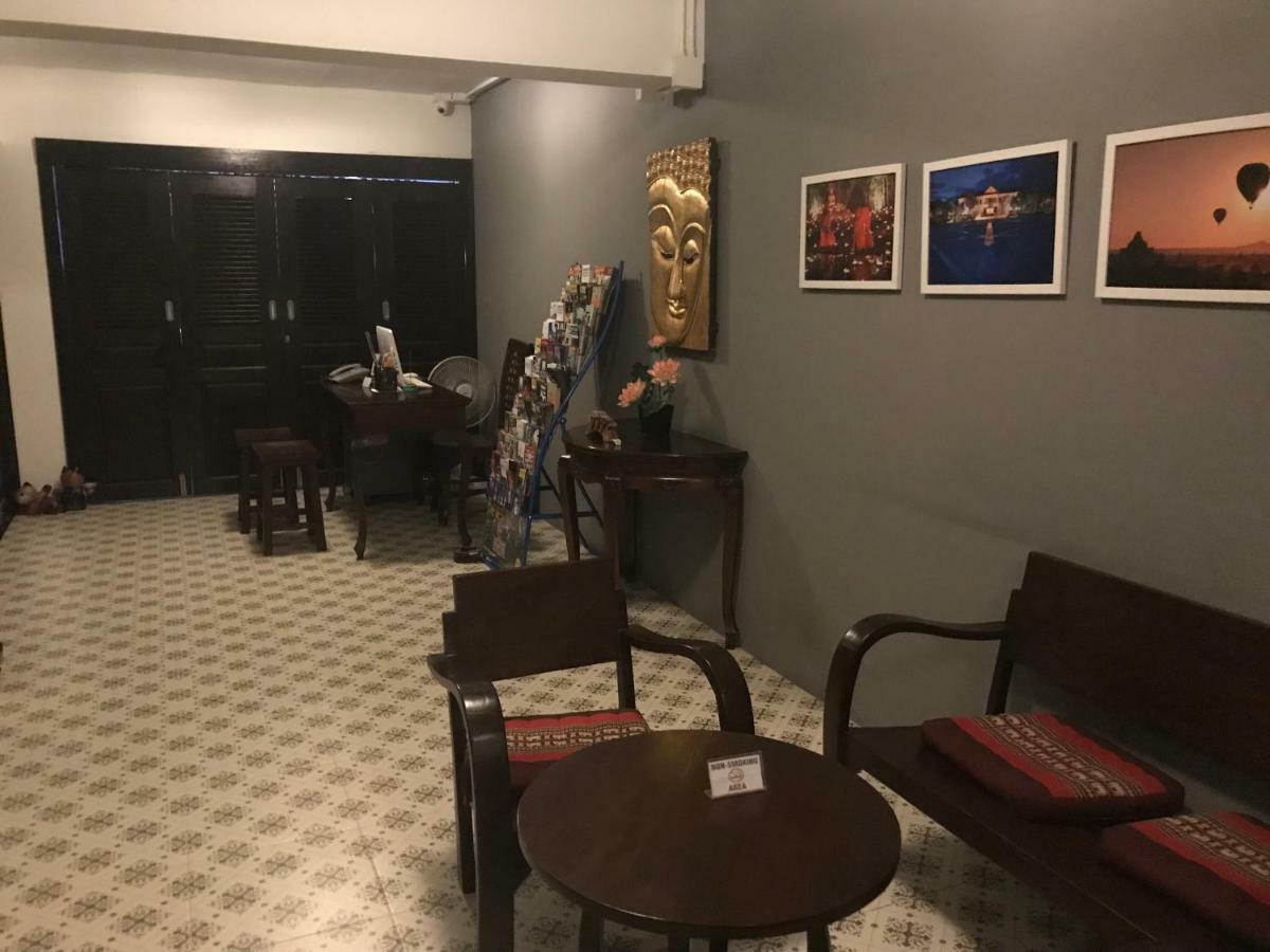 Baan Ploy In (Adults Only) Hostel Chiang Mai Exterior photo