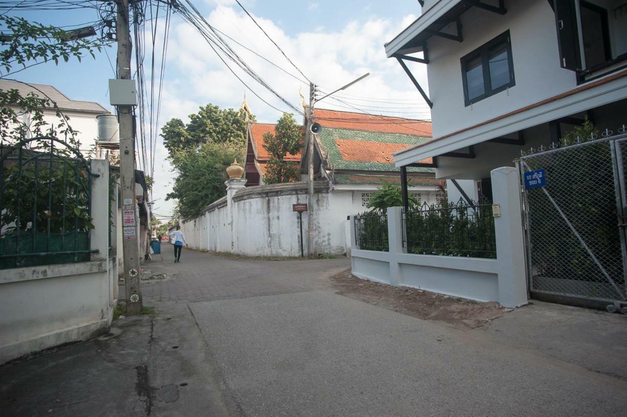 Baan Ploy In (Adults Only) Hostel Chiang Mai Exterior photo