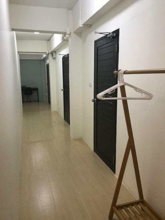 Baan Ploy In (Adults Only) Hostel Chiang Mai Exterior photo
