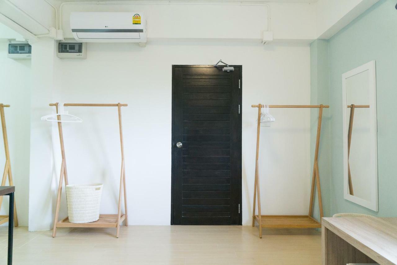 Baan Ploy In (Adults Only) Hostel Chiang Mai Exterior photo