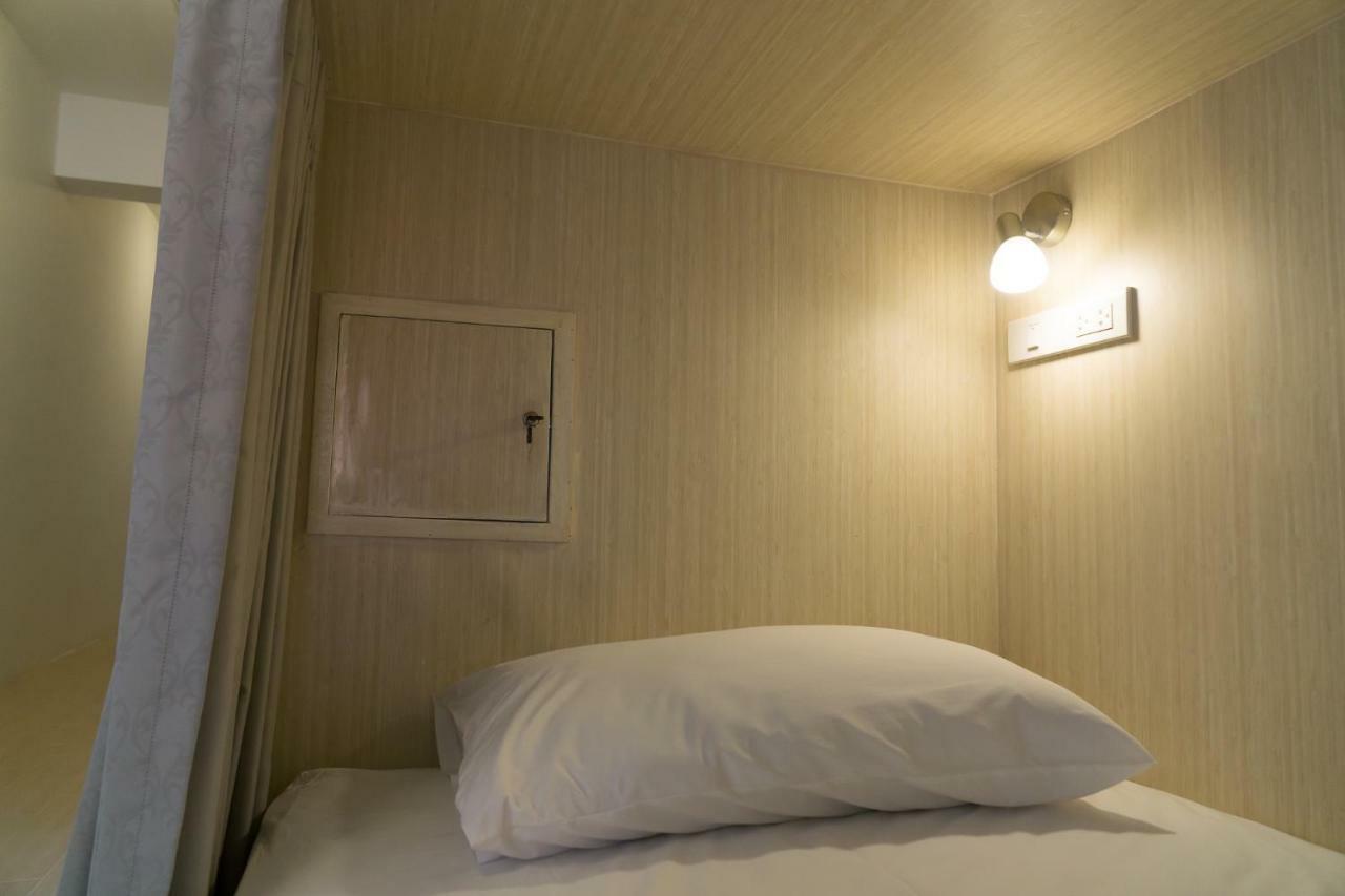 Baan Ploy In (Adults Only) Hostel Chiang Mai Exterior photo