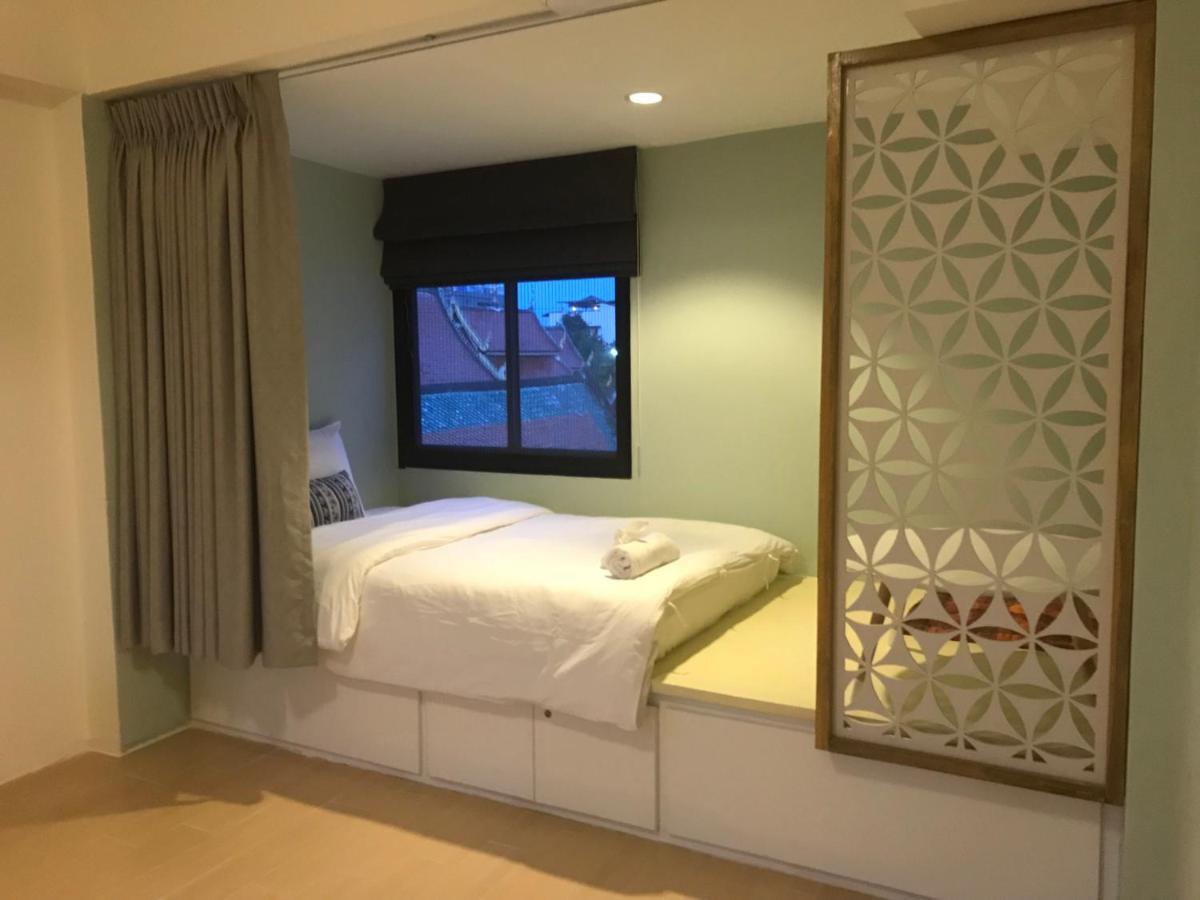 Baan Ploy In (Adults Only) Hostel Chiang Mai Exterior photo